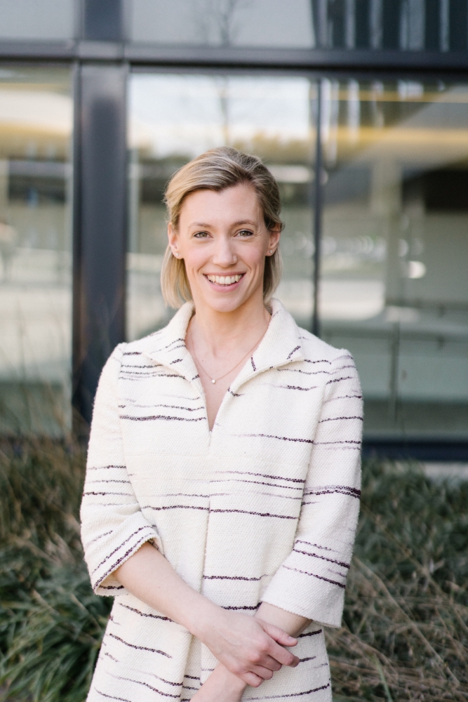 Dr. Julie Faes